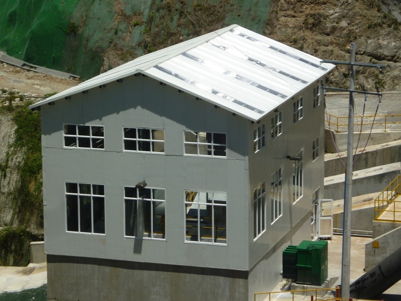 casa de máquinas con panel sandwich ISOPANEL